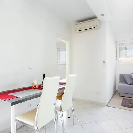 Apartment Dorna Near Center And Bacvice *
